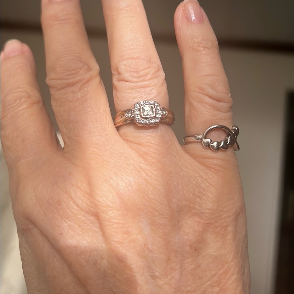 Retro design zirconia ring